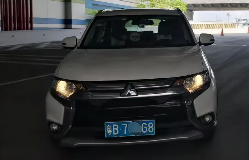 奥迪女子带孩子去江门游玩,时速飙到144公里,得知超速:怎么可能!