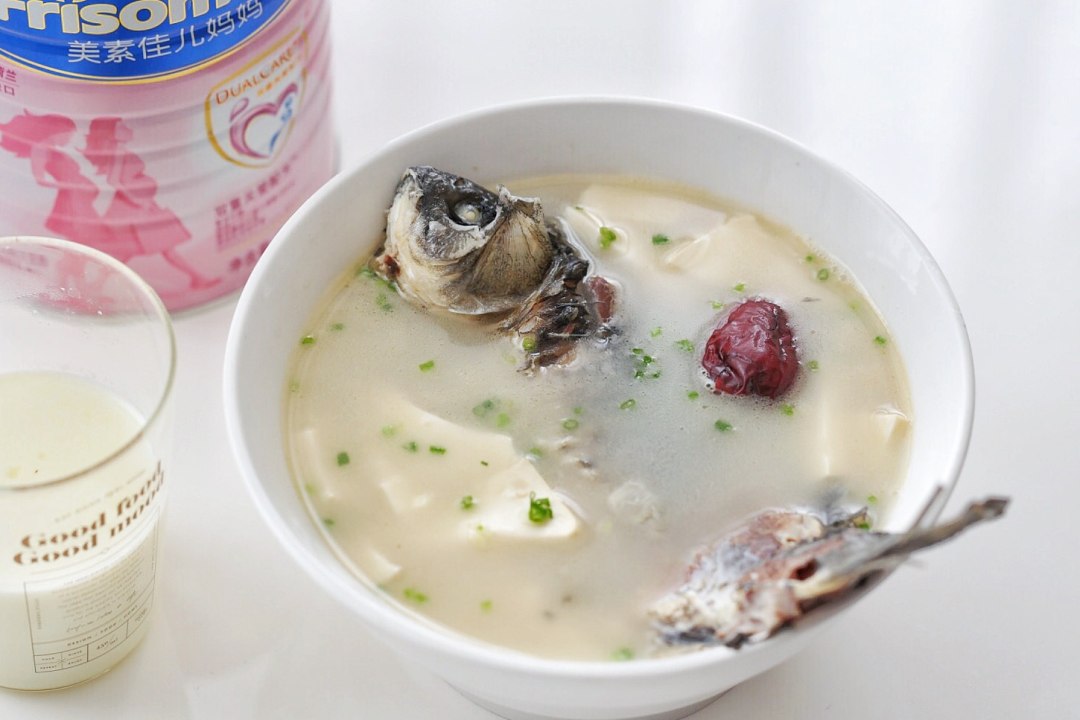 鲫鱼汤下奶药方,催奶最快的汤鲫鱼