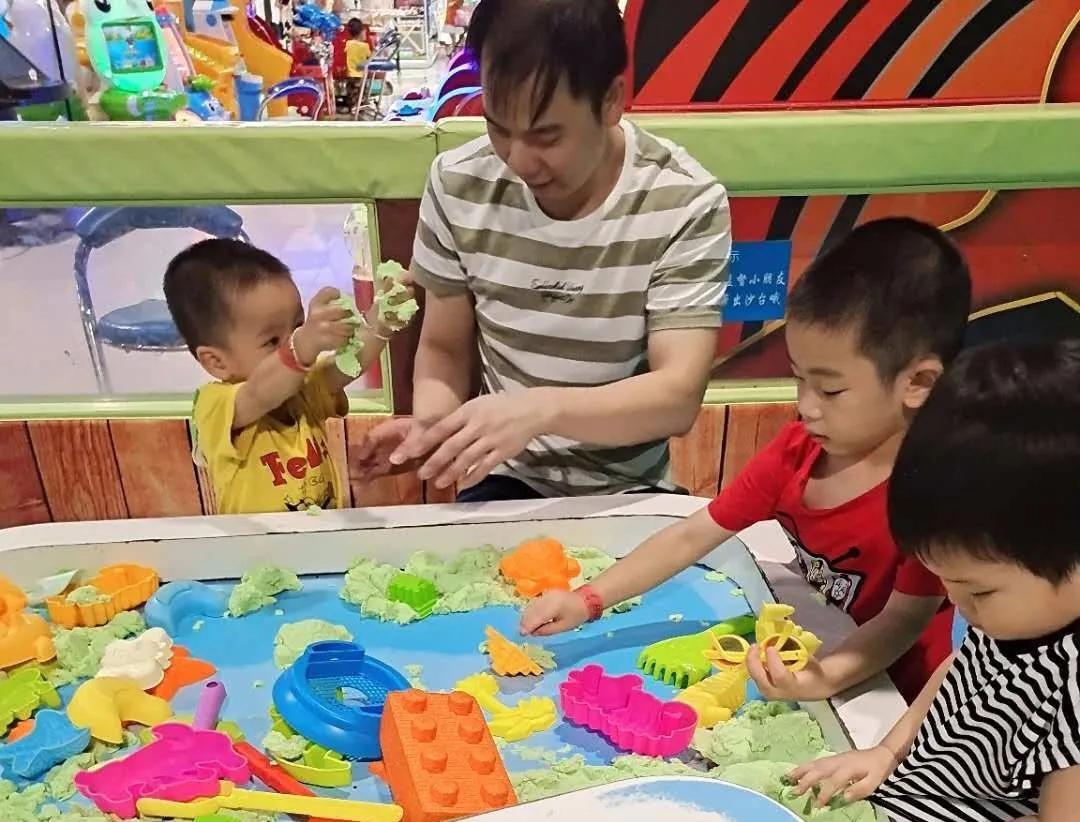 哥哥总是打妹妹妈妈应该怎么做,哥哥老是打弟弟时我应该怎么教育