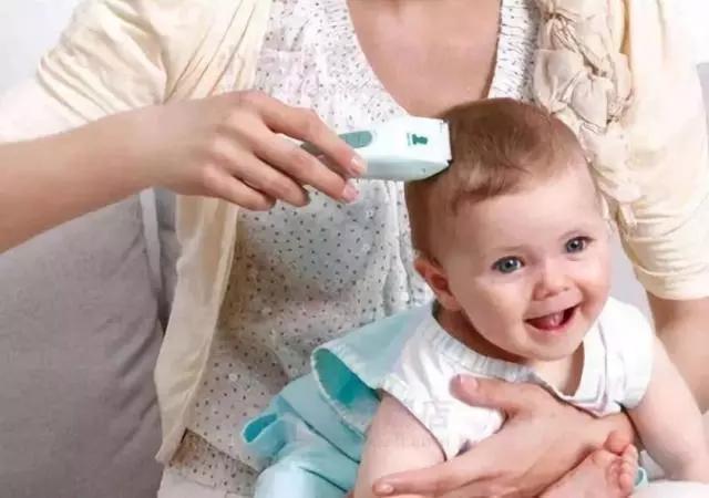 宝宝非常抗拒理发该怎样正确引导,给宝宝理发怎么才能不哭不闹