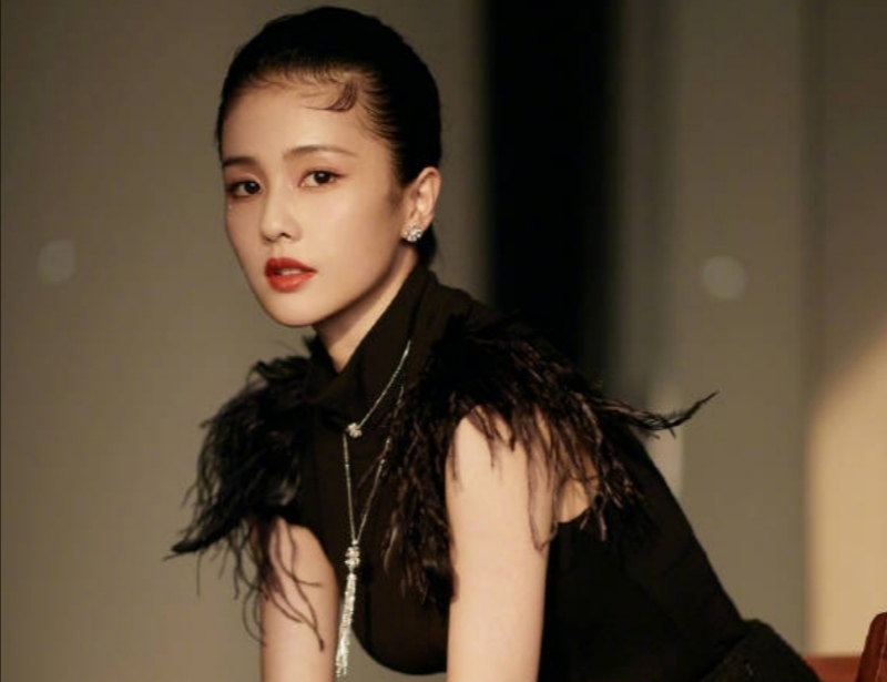 好喜欢白鹿的发际线，毛茸茸的感觉，比颜值更优秀