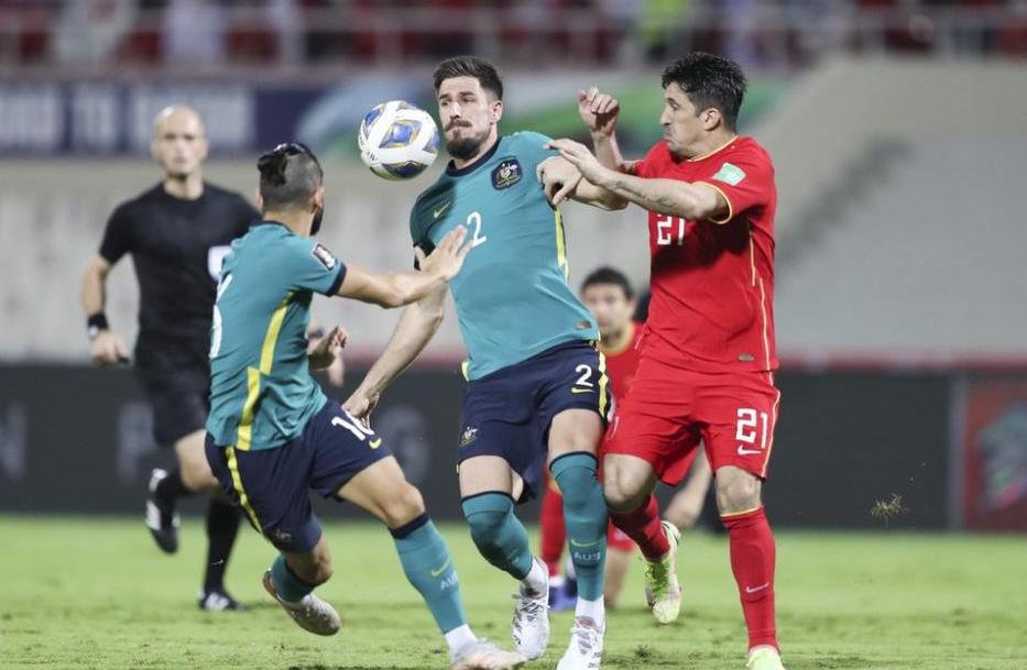 12强赛国足首战澳大利亚前20分钟,国足最强阵容与澳一战结果如何