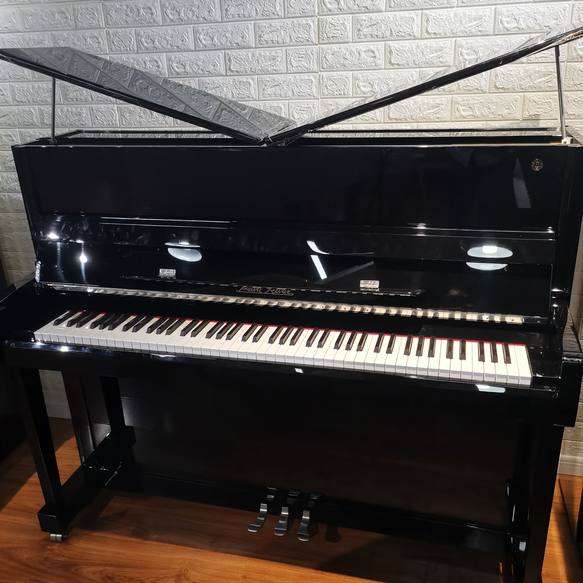 钢琴选择哪款性价比高,推荐一款性价比极高的钢琴