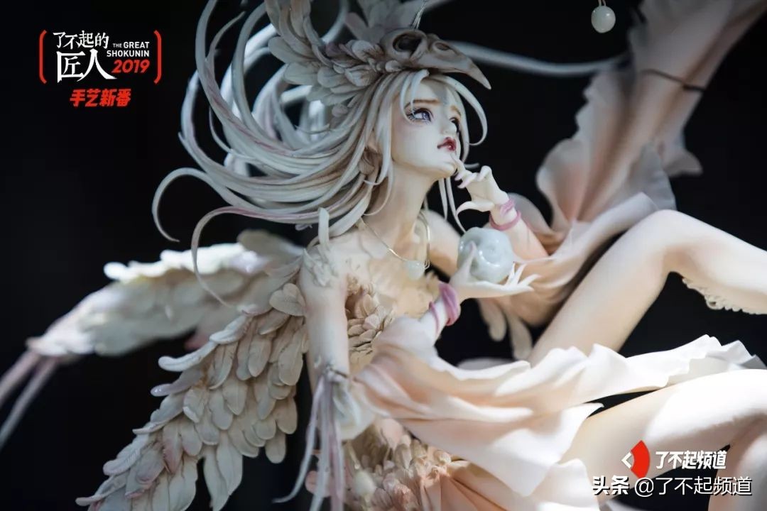 他从珠宝首饰到美容美发样样精通,只为做好一块蛋糕