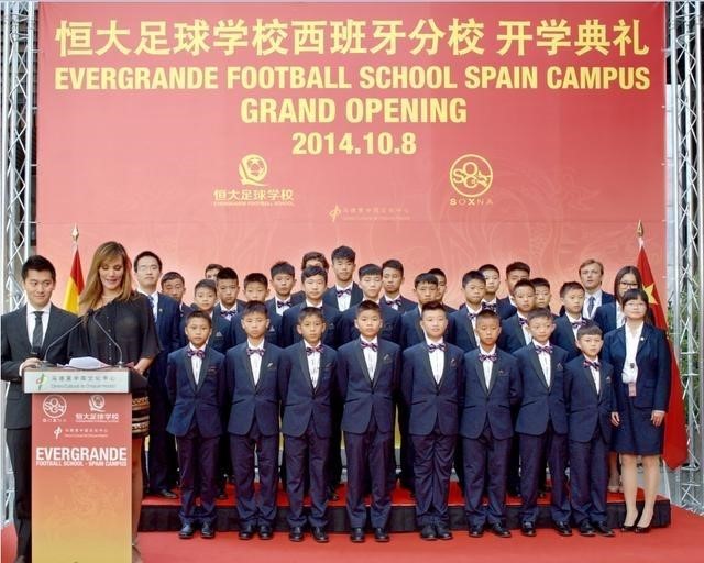 许家印慈善故事,许家印慈善先锋