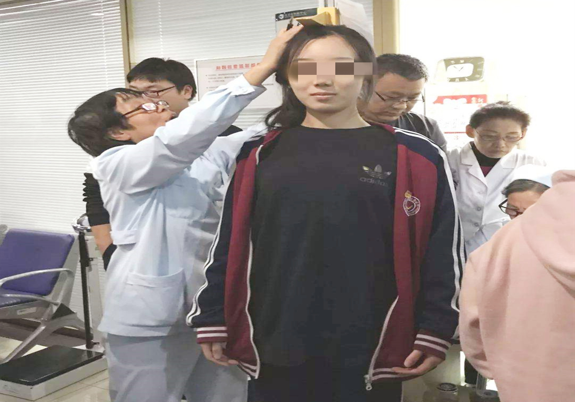 女生发育姨妈来多久才会停止长高,提前发育的女生几岁停止长高