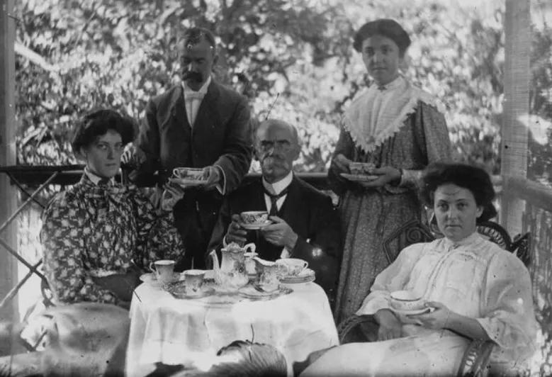 100年坑蒙拐骗，英国怎么抢走了大清的商业王座