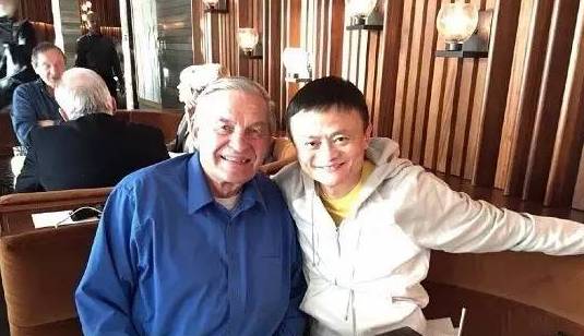 35年前资助马云的父子,马云第一个恩人是谁