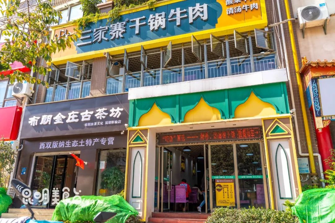 昆明每天卖的最好的美食,昆明每天卖几百桌的街边美食