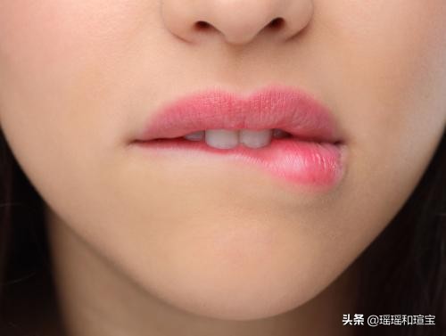 这5种坏习惯很多人常做,哪些坏习惯会使嘴唇变厚