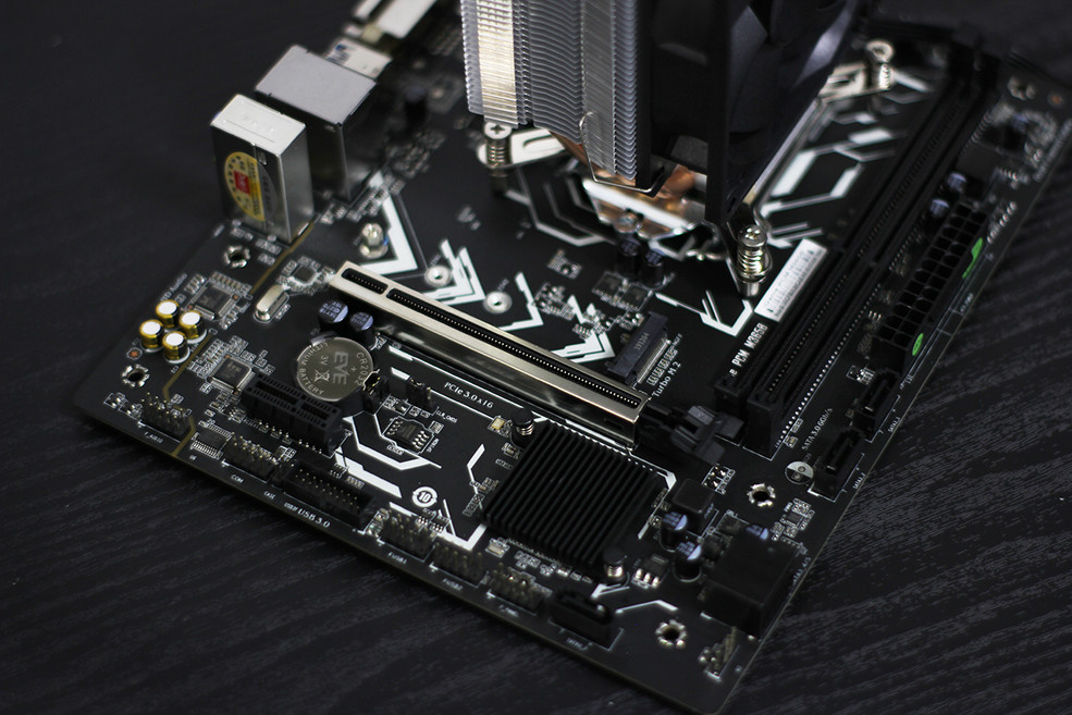 电竞新势力的显示器,七彩虹igame系列主机