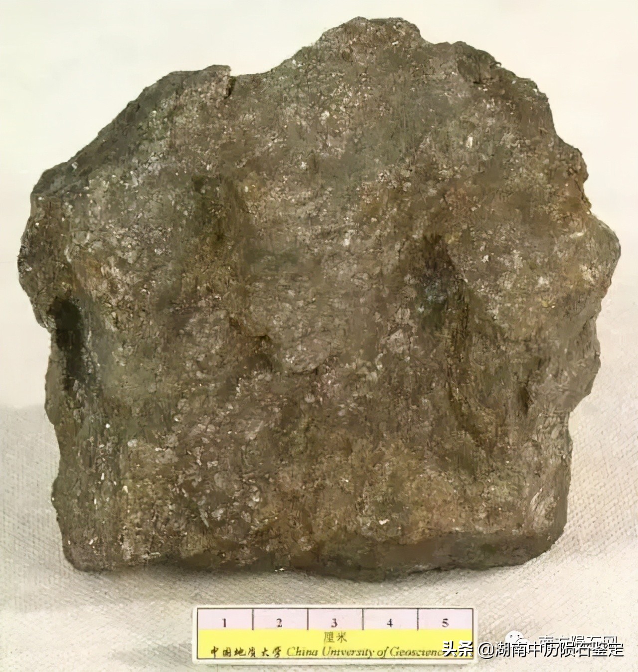 月球陨石与地球矿石的区别,月球陨石和矿石有什么区别