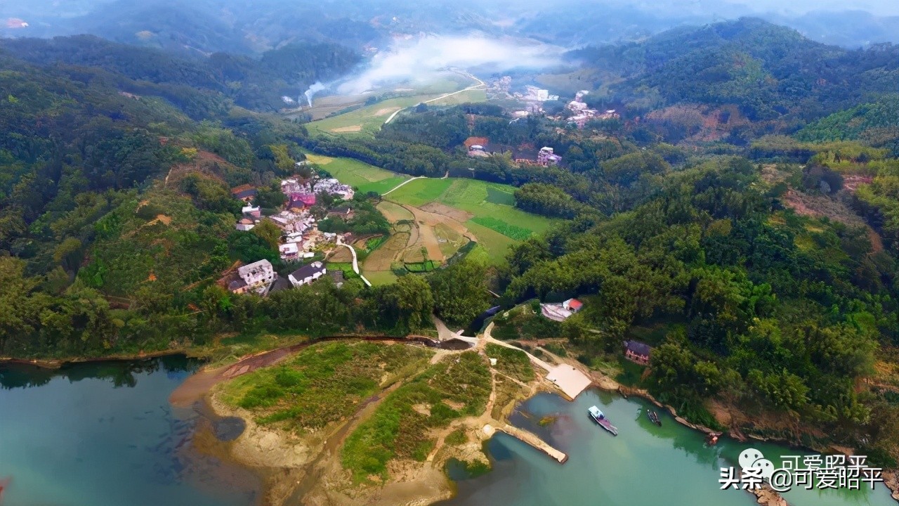 昭平县桂江东岸公路视频,贺州昭平道路建设