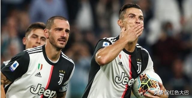 里昂vs尤文图斯里昂后卫无故倒地,欧冠尤文vs波尔图前瞻