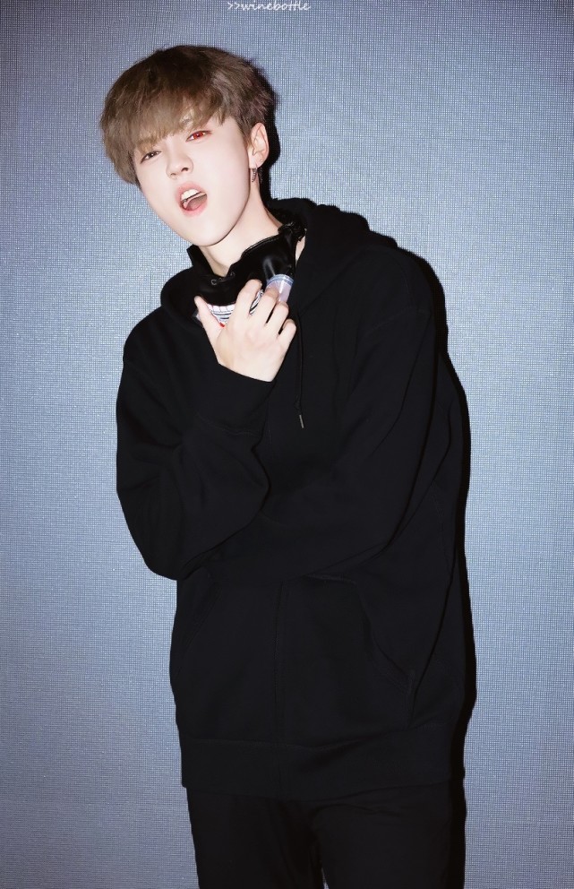 鹿晗最新发型叫什么,鹿晗runningman踢球