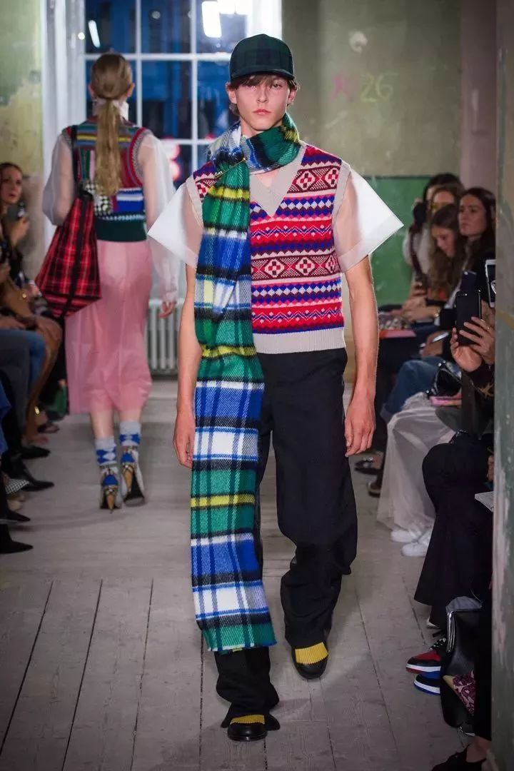 riccardotisci去哪儿了,riccardotisci2019春夏设计款