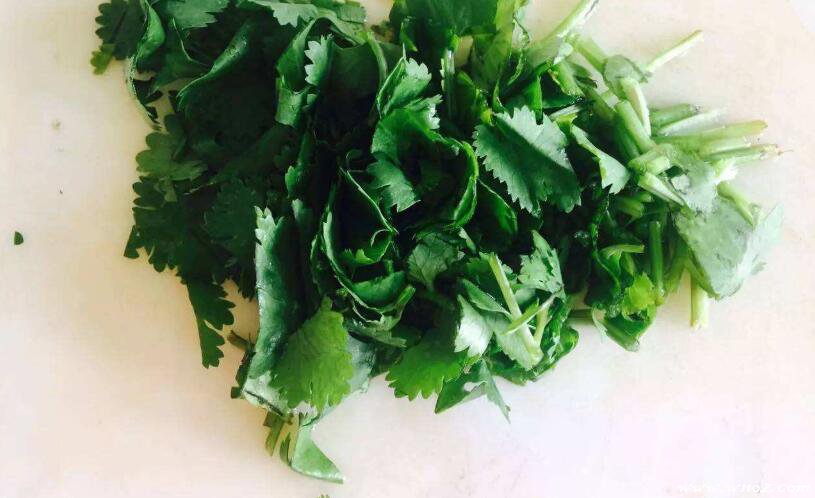 锡纸盐焗鸡整只一般做多少分钟,粤菜经典客家锡纸盐焗鸡的做法