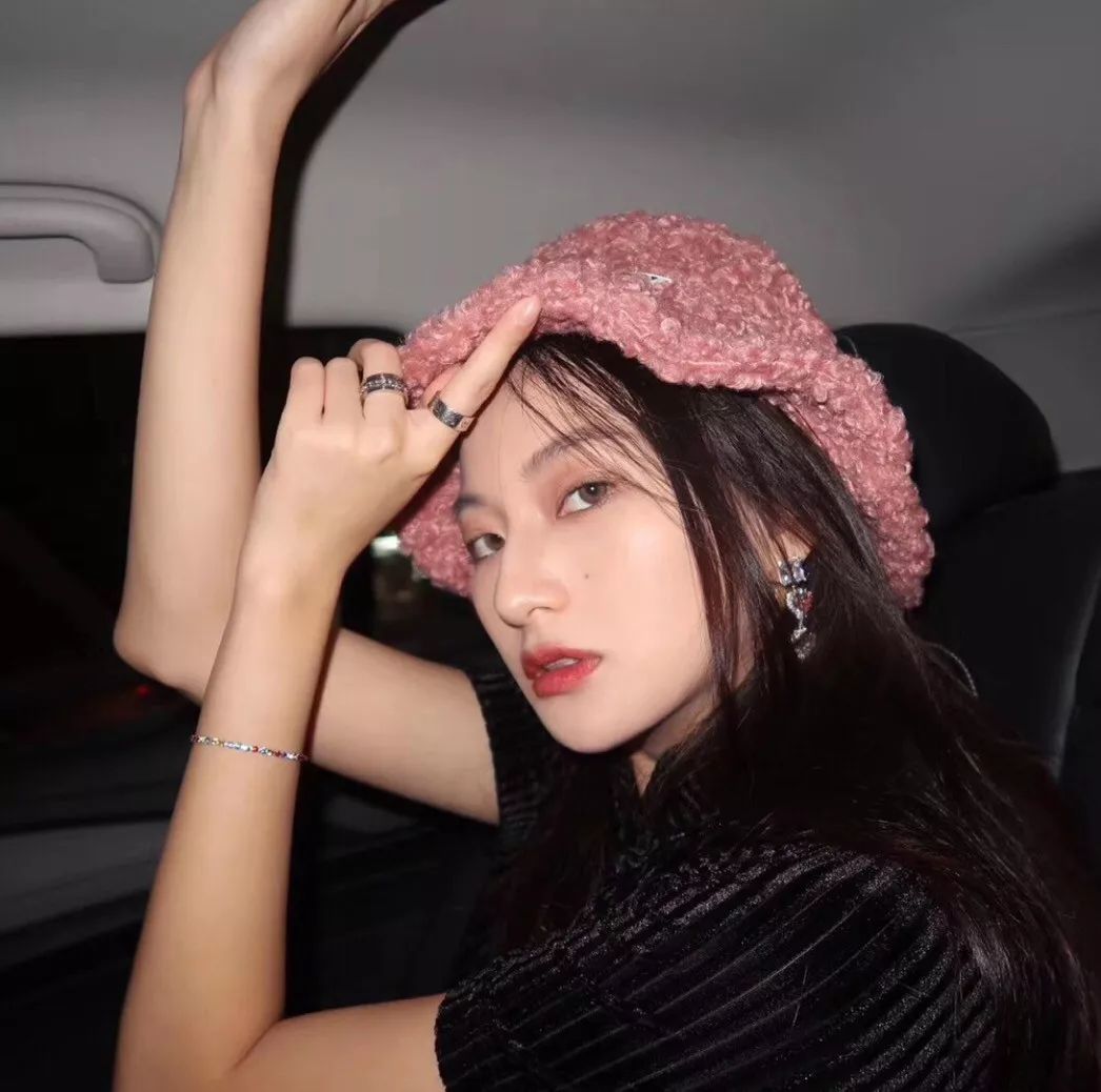 休闲风格羊羔绒渔夫帽,明星同款渔夫帽时髦显瘦又防晒