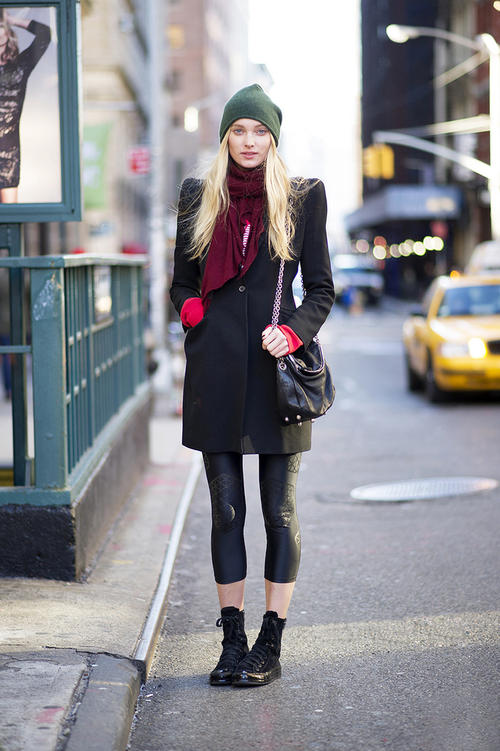 提升穿搭氛围感的秋冬围巾推荐,冬季红色羊绒围巾怎么搭配