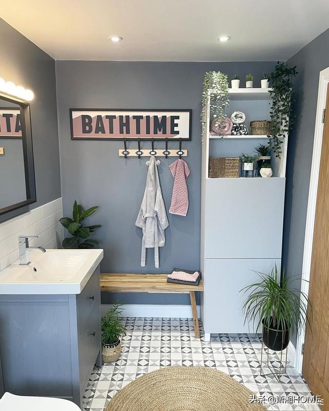 她家极简装修,镜子贴墙上轻奢女孩房间