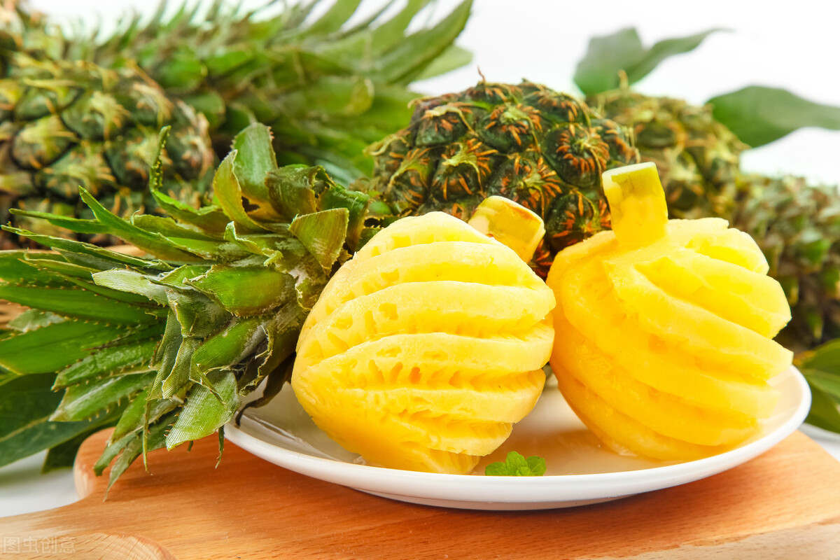 吃菠萝前要用盐水泡吗,吃菠萝之前要怎么用盐水泡