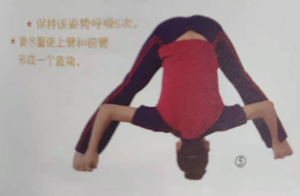 别让驼背拉低颜值，瑜伽动作改善驼背