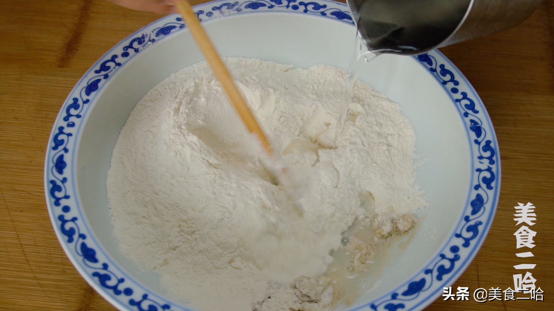 薄电饼铛烙饼的做法,电饼铛烙薄薄的饼做法