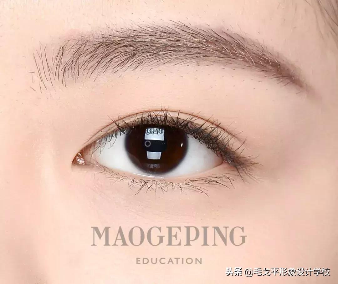 眼线一笔成型教学,眼线一画就成梯形