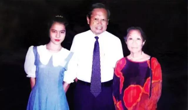 杨振宁孙女与翁帆父亲最新消息,杨澜访谈录杨振宁翁帆夫妇视频