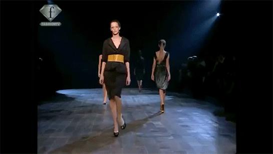 时装周超模合集,超模t台尴尬失误集锦