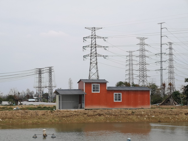 农村玉米秸秆窝棚,石棉瓦窝棚