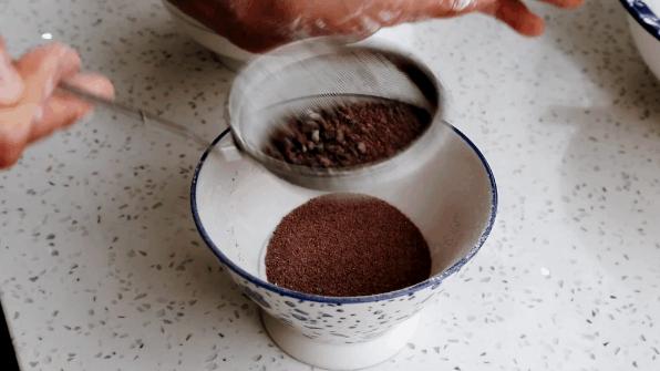 一碗面粉一种糖，教你做家庭版“红糖肚脐饼”，甜而不腻焦香酥脆