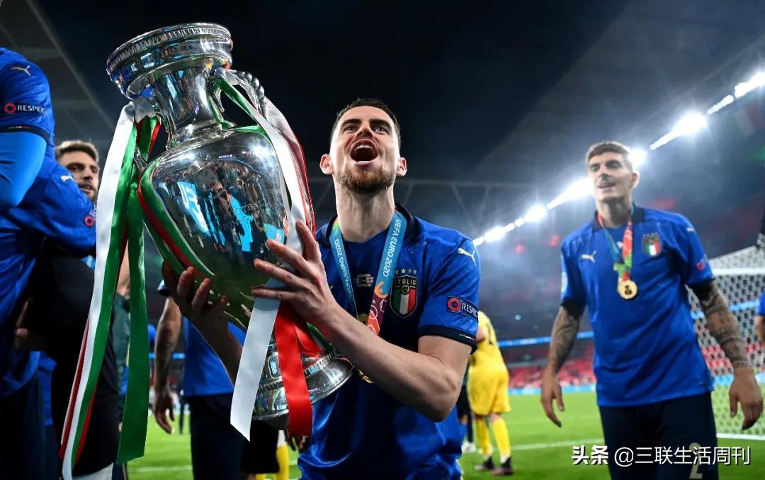 “把欧洲染成蓝色”:非典型的意大利,完成了老一代人的梦