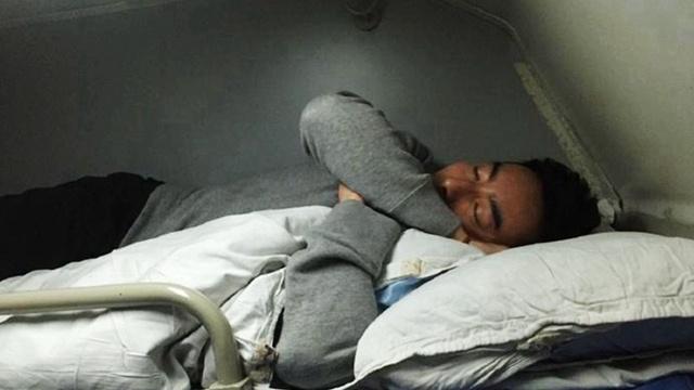 火车软卧为什么这么慢,火车软卧比硬卧床大吗