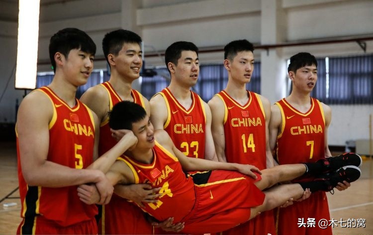 李楠是什么人,李楠是他爸亲生的吗