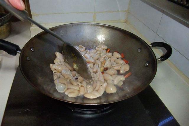 猪大肠炒出来怎么是苦的,猪大肠怎么炒才脆好吃