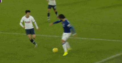 慎点铲球导致戈麦斯脚踝90度变形,戈麦斯断腿还能踢球吗