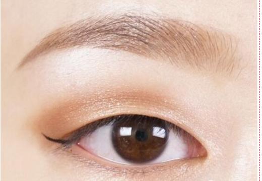 为什么人类眼睛有眼白,为什么人类会有五官