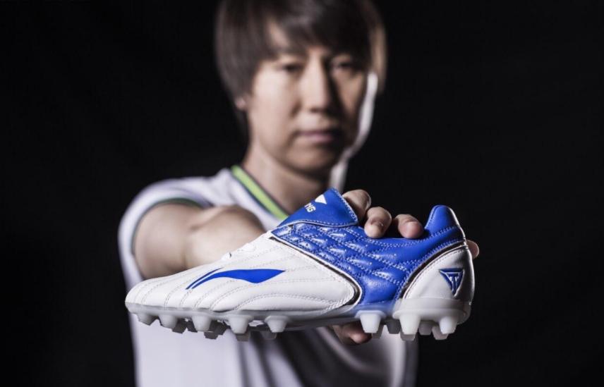 国产运动鞋和阿迪耐克差距,阿迪达斯耐克彪马足球鞋