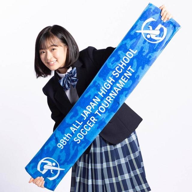 她是日本高中足球女神,就像动画女主角一样可爱!