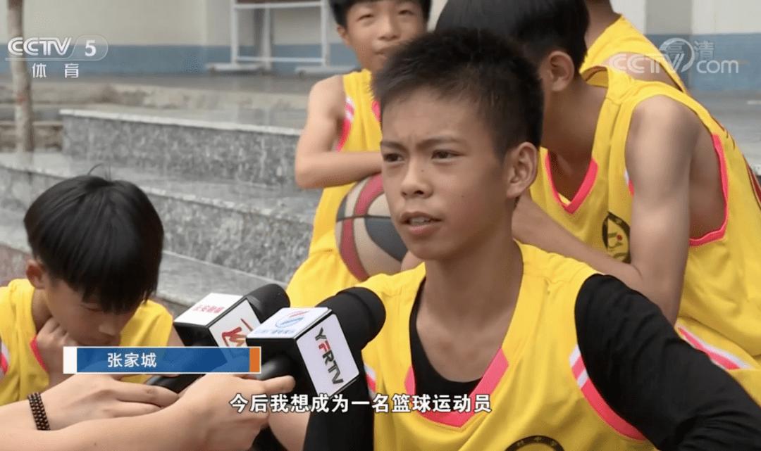 库里点赞中国少年,库里点赞的篮球少年