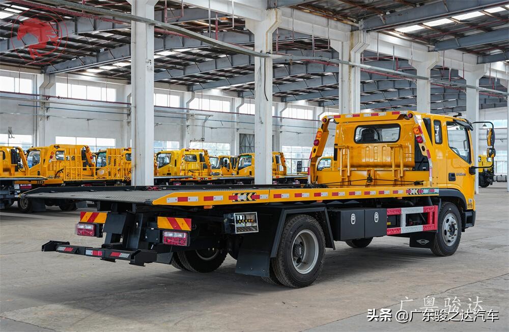 湖北蓝牌清障车厂家多少钱,湖北大型清障车价格多少钱一辆