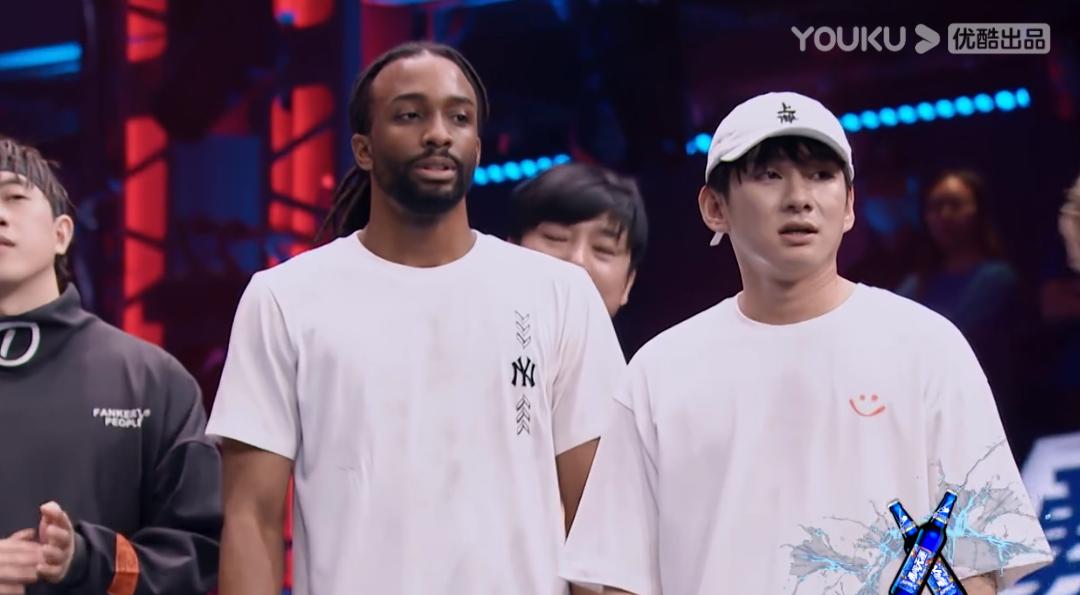 这就是街舞4韩宇刘宪华一起跳舞,这就是街舞4刘宪华发现钢琴弹错