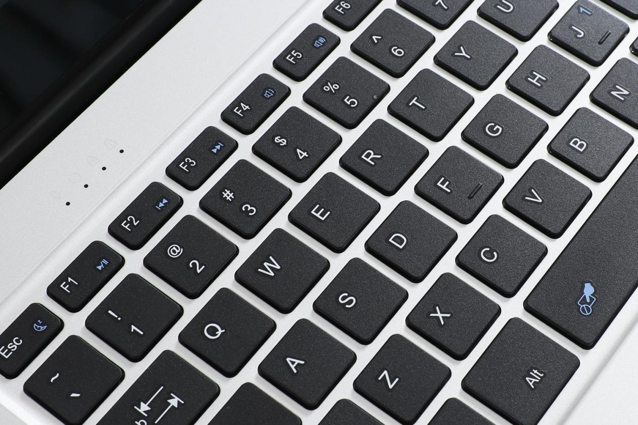 网课不翻车！把手里的iPad砸了吧，千元级3K分辨率笔记本不香？