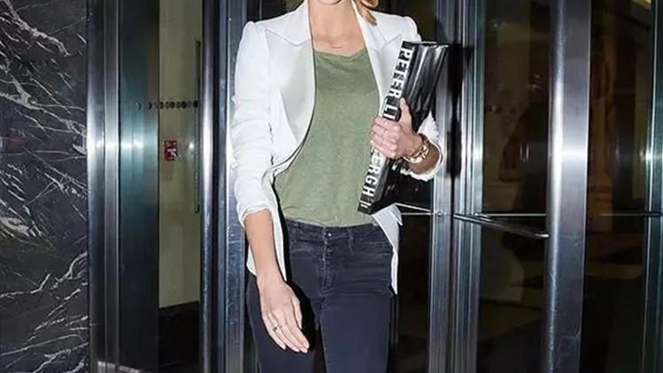 职场气质穿搭指南!轻松摆脱身上的幼稚感