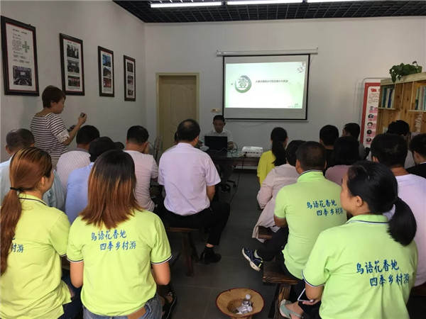 筑巢引凤，杜堂村四季花海连城乡