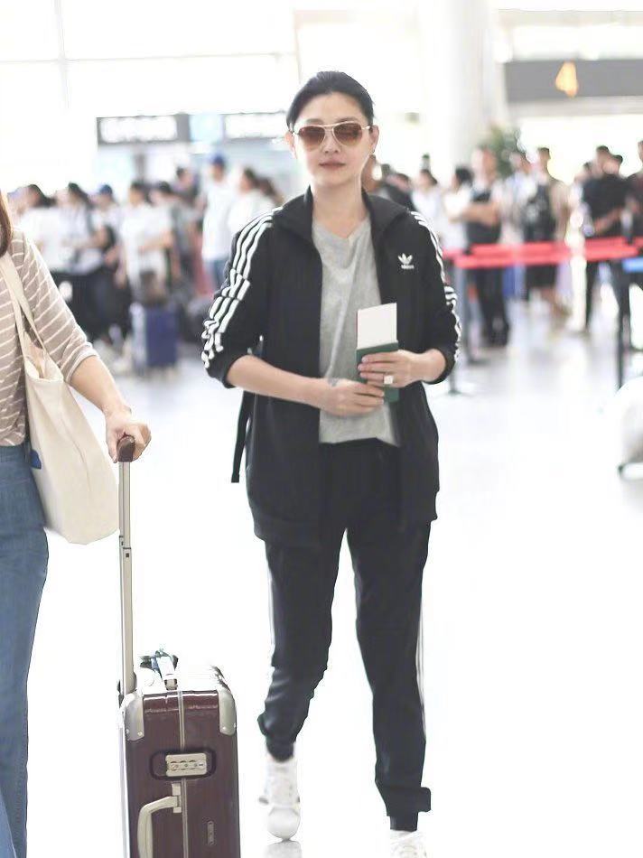 汪小菲大s同框游玩被认出,汪小菲大s势均力敌