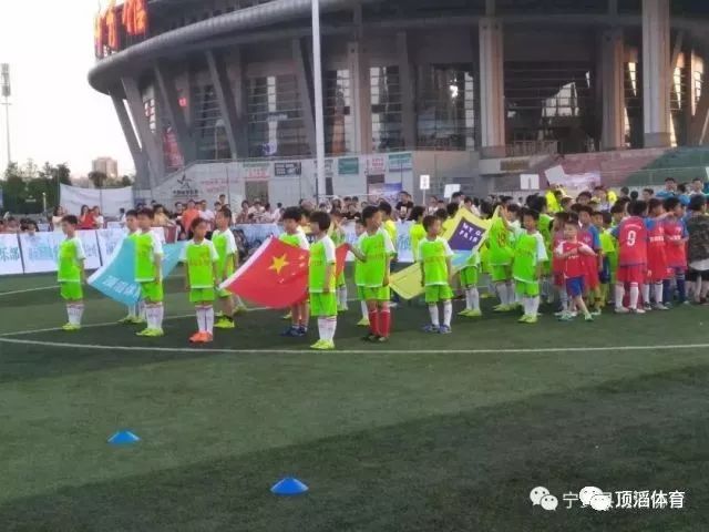 2022国际足坛发生的事,论中国足球的现状与未来论文