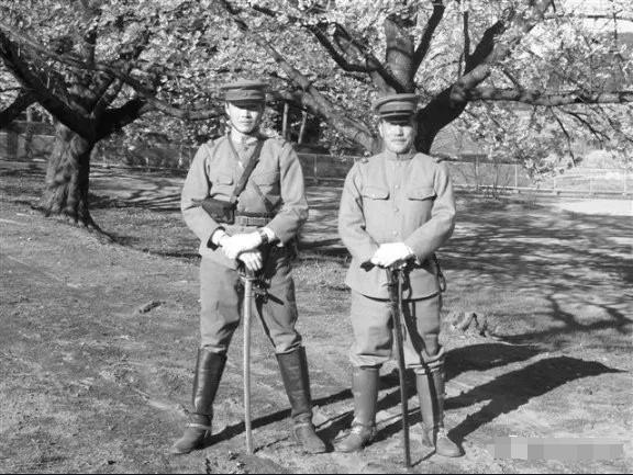 亮剑楚云飞送李云龙子母手枪,亮剑中楚云飞送给李云龙的枪