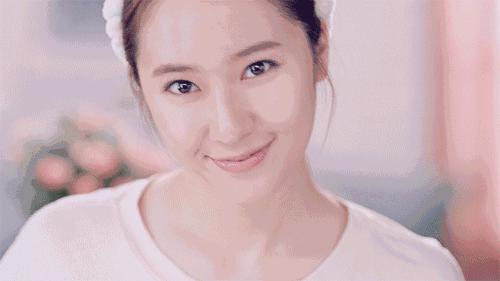 61岁高龄上演“婆孙恋”，坐拥上亿身价，这个老奶奶也太酷了吧